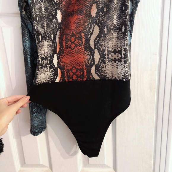 BRAND NEW Fashion Nova snakeskin bodysuit - Picture 4 of 4